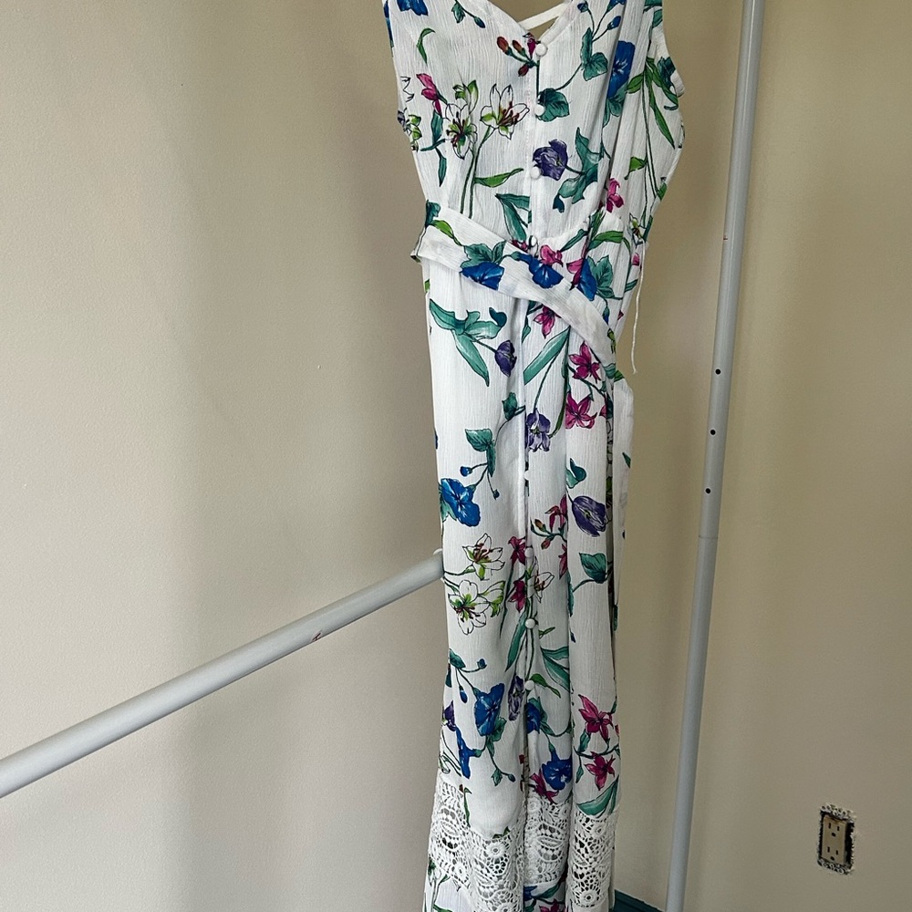 Floral Sleeveless dress with Lace Hem